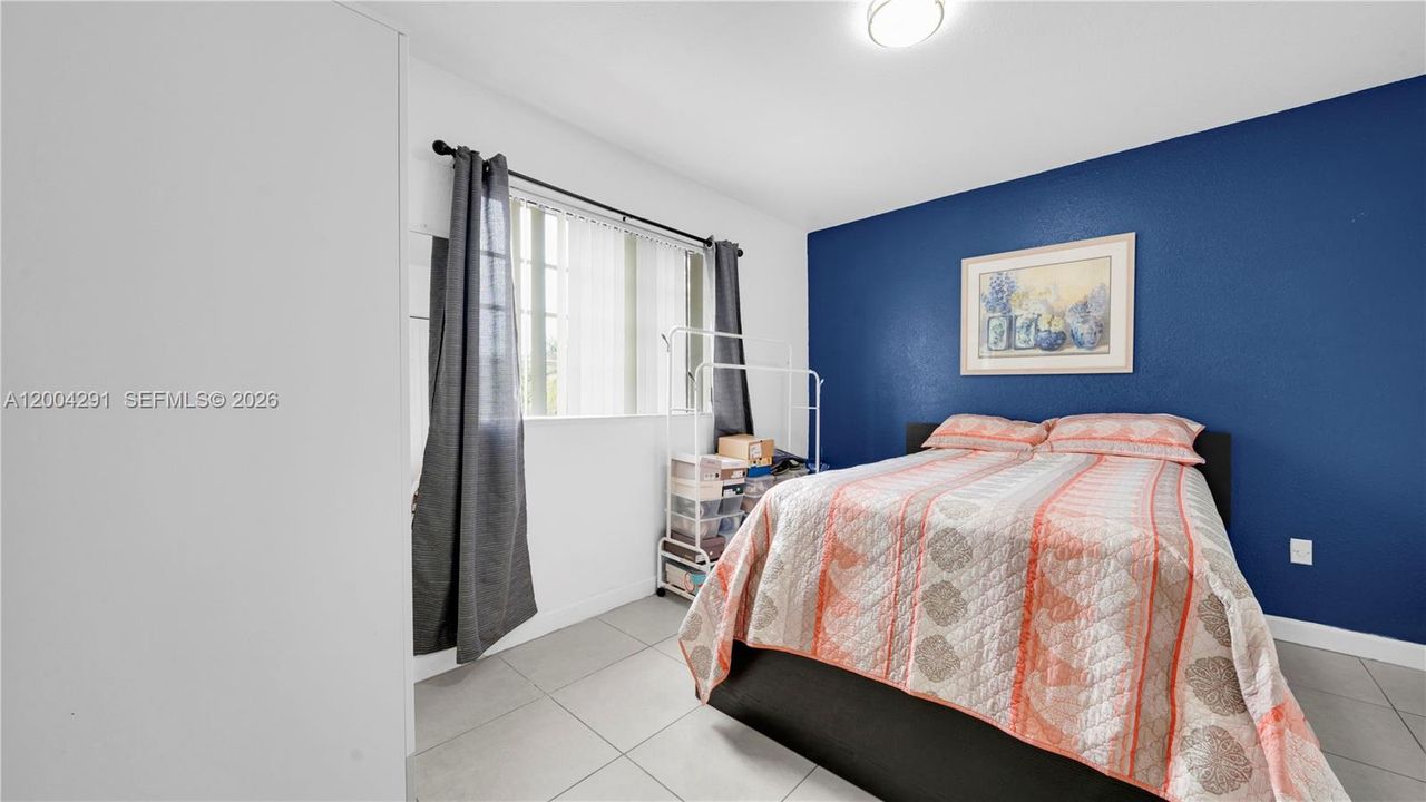 Active With Contract: $350,000 (3 beds, 2 baths, 1291 Square Feet)