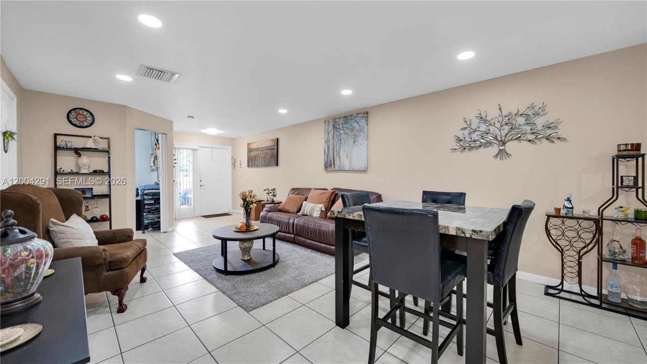 Active With Contract: $350,000 (3 beds, 2 baths, 1291 Square Feet)