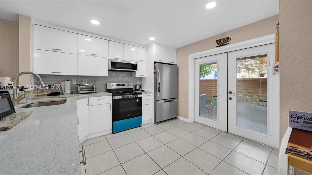 Active With Contract: $350,000 (3 beds, 2 baths, 1291 Square Feet)