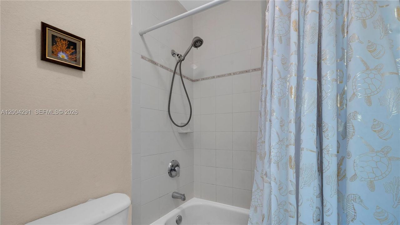Active With Contract: $350,000 (3 beds, 2 baths, 1291 Square Feet)