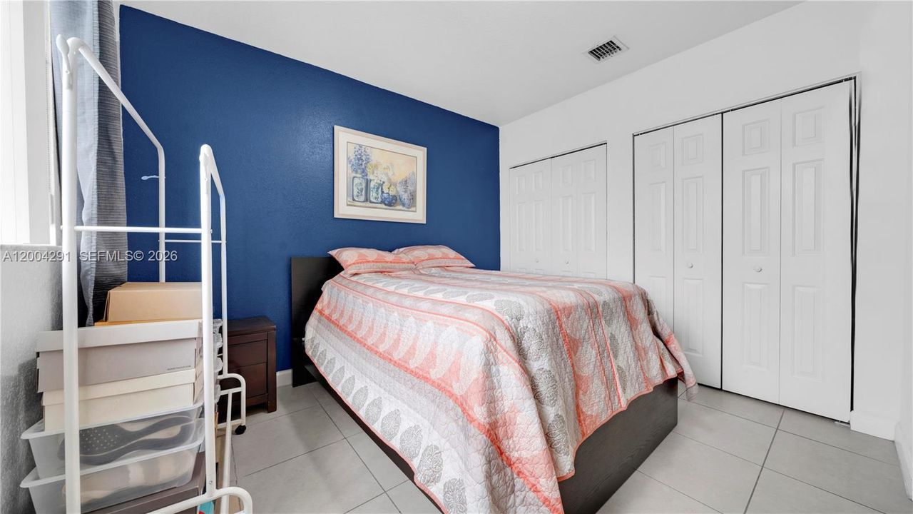 Active With Contract: $350,000 (3 beds, 2 baths, 1291 Square Feet)