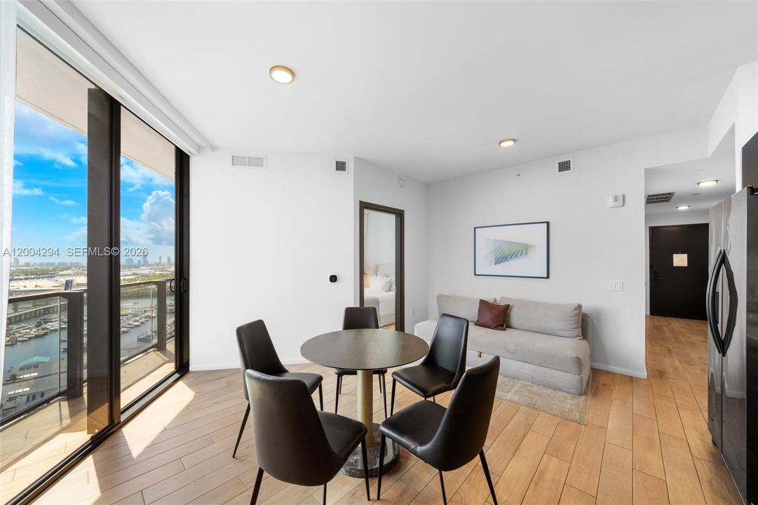 Activo con contrato: $1,099,000 (3 camas, 3 baños, 976 Pies cuadrados)