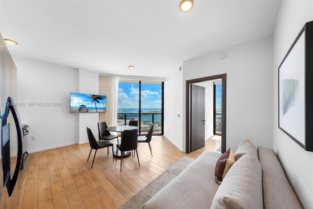 Activo con contrato: $1,099,000 (3 camas, 3 baños, 976 Pies cuadrados)