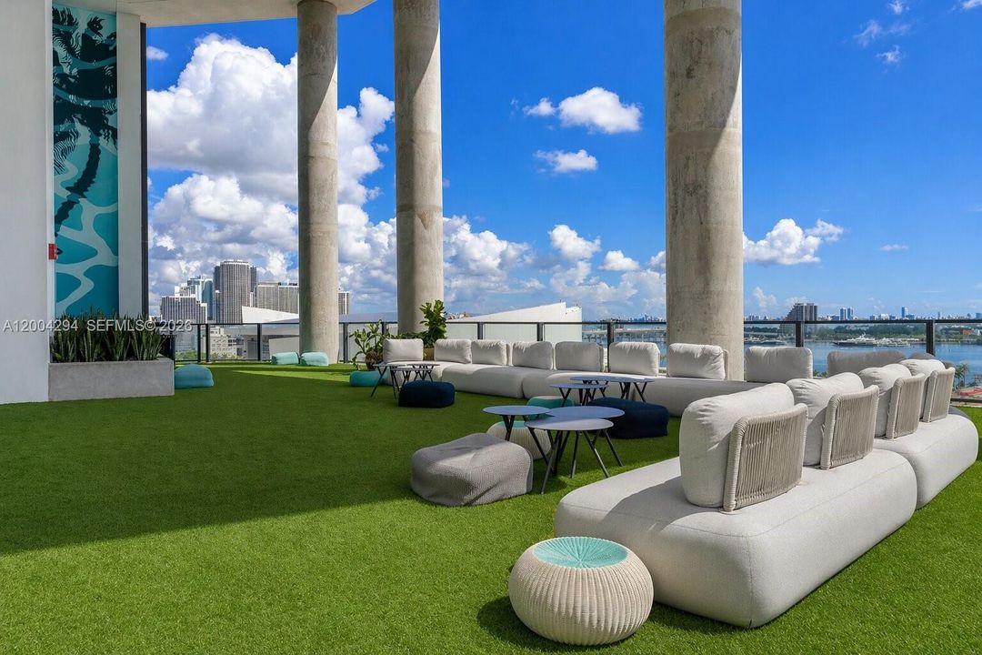 Activo con contrato: $1,099,000 (3 camas, 3 baños, 976 Pies cuadrados)