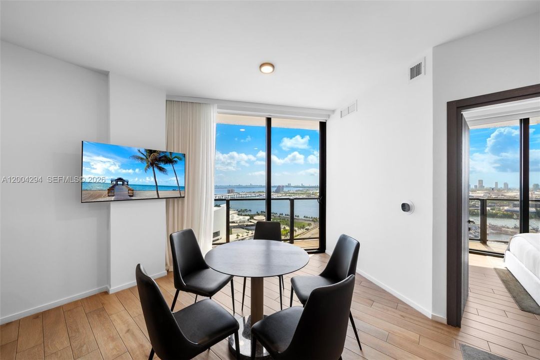 Activo con contrato: $1,099,000 (3 camas, 3 baños, 976 Pies cuadrados)