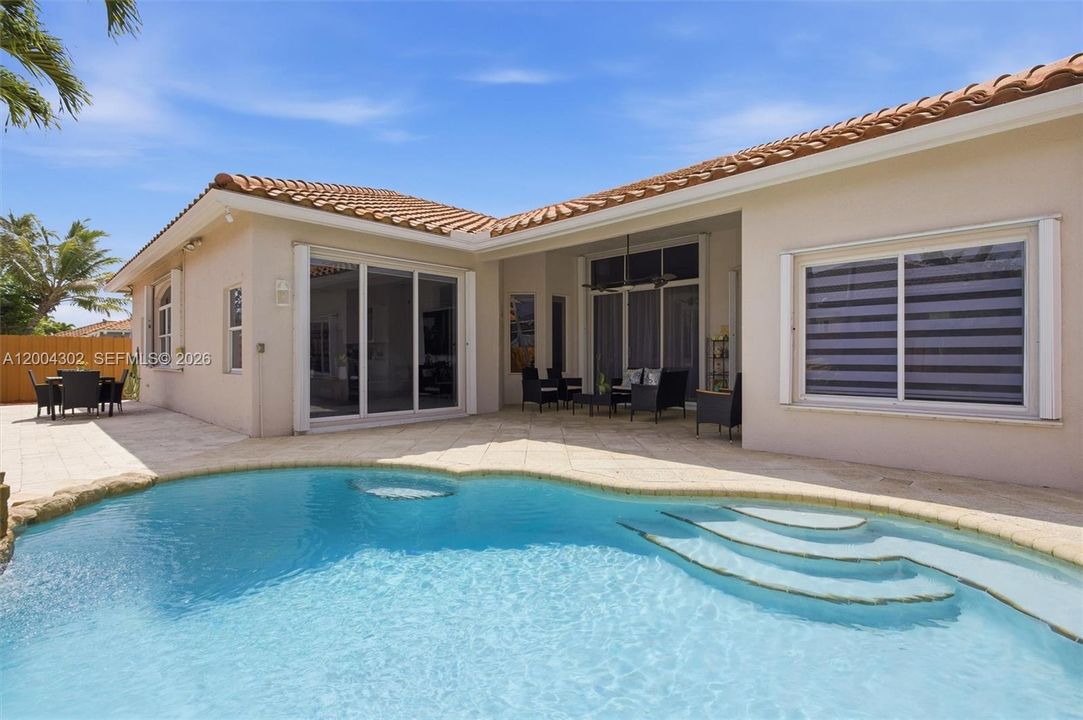 Activo con contrato: $850,000 (4 camas, 2 baños, 2628 Pies cuadrados)
