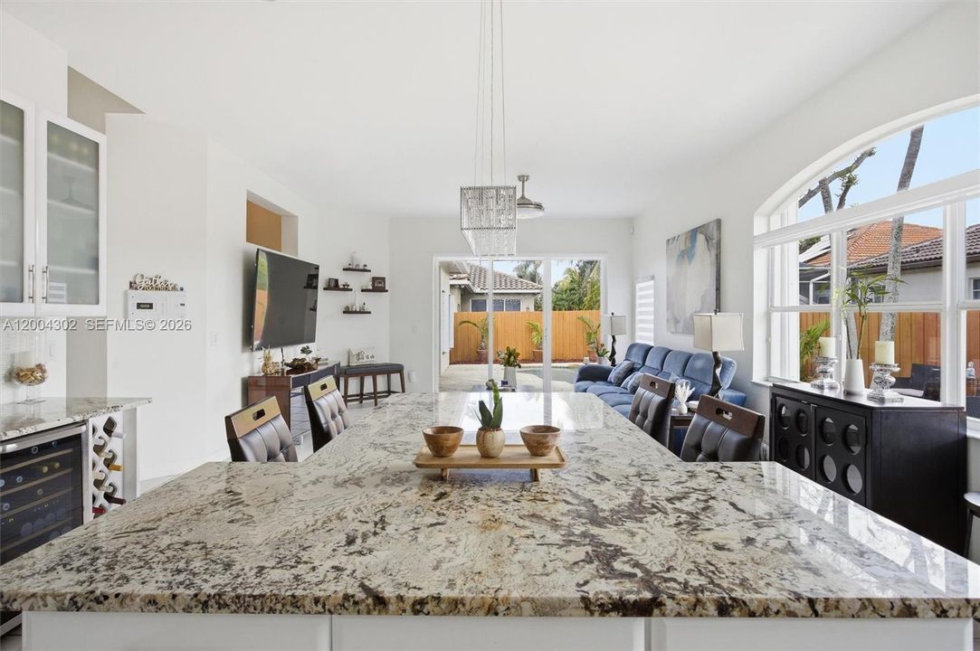 Activo con contrato: $850,000 (4 camas, 2 baños, 2628 Pies cuadrados)