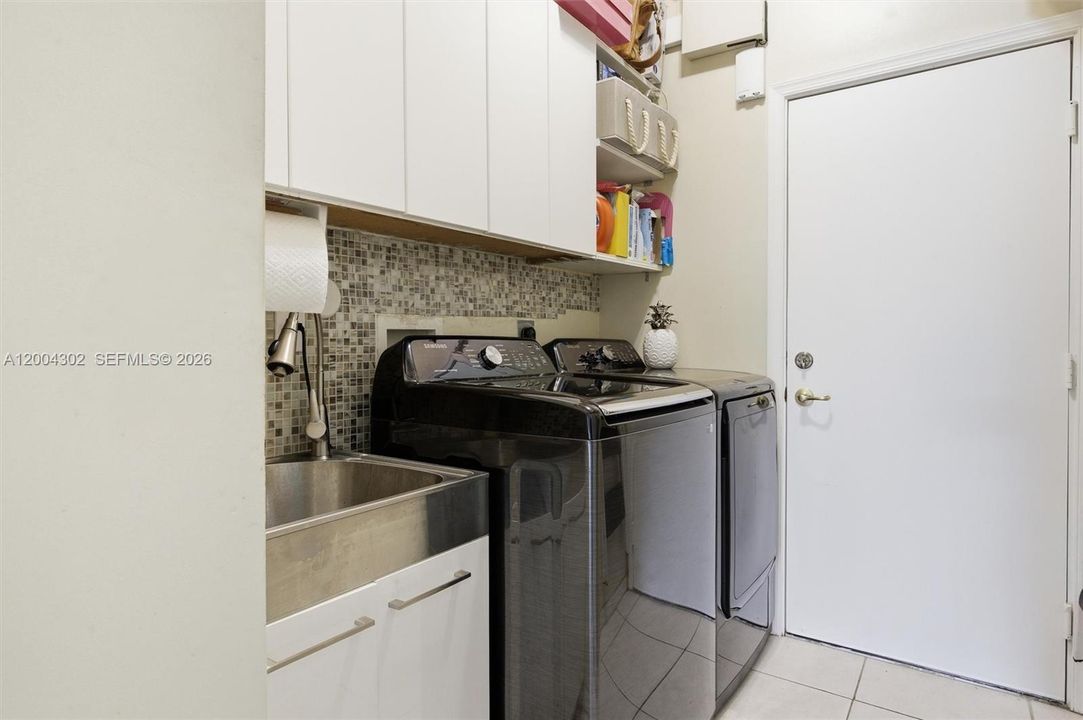 Activo con contrato: $850,000 (4 camas, 2 baños, 2628 Pies cuadrados)
