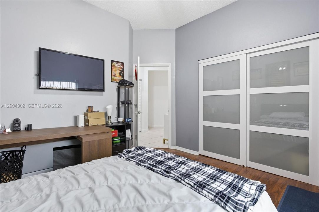 Activo con contrato: $850,000 (4 camas, 2 baños, 2628 Pies cuadrados)