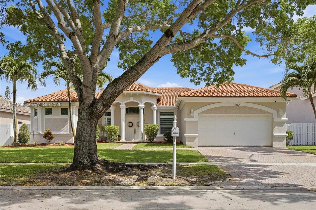 Activo con contrato: $850,000 (4 camas, 2 baños, 2628 Pies cuadrados)