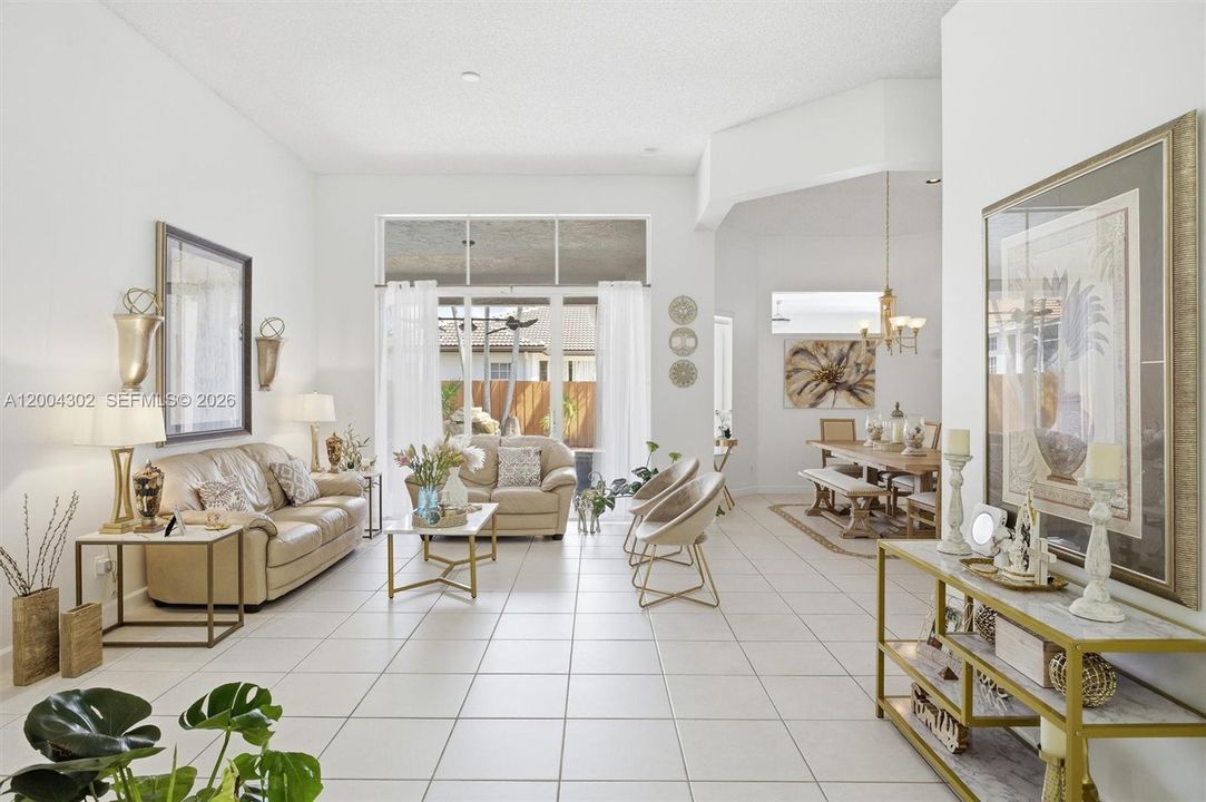 Activo con contrato: $850,000 (4 camas, 2 baños, 2628 Pies cuadrados)