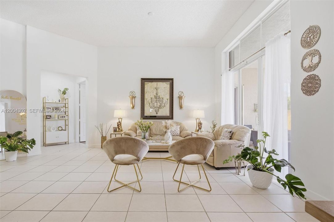 Activo con contrato: $850,000 (4 camas, 2 baños, 2628 Pies cuadrados)