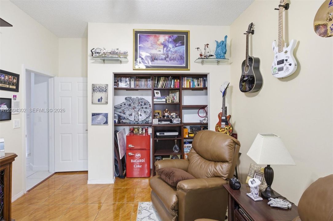 Activo con contrato: $850,000 (4 camas, 2 baños, 2628 Pies cuadrados)