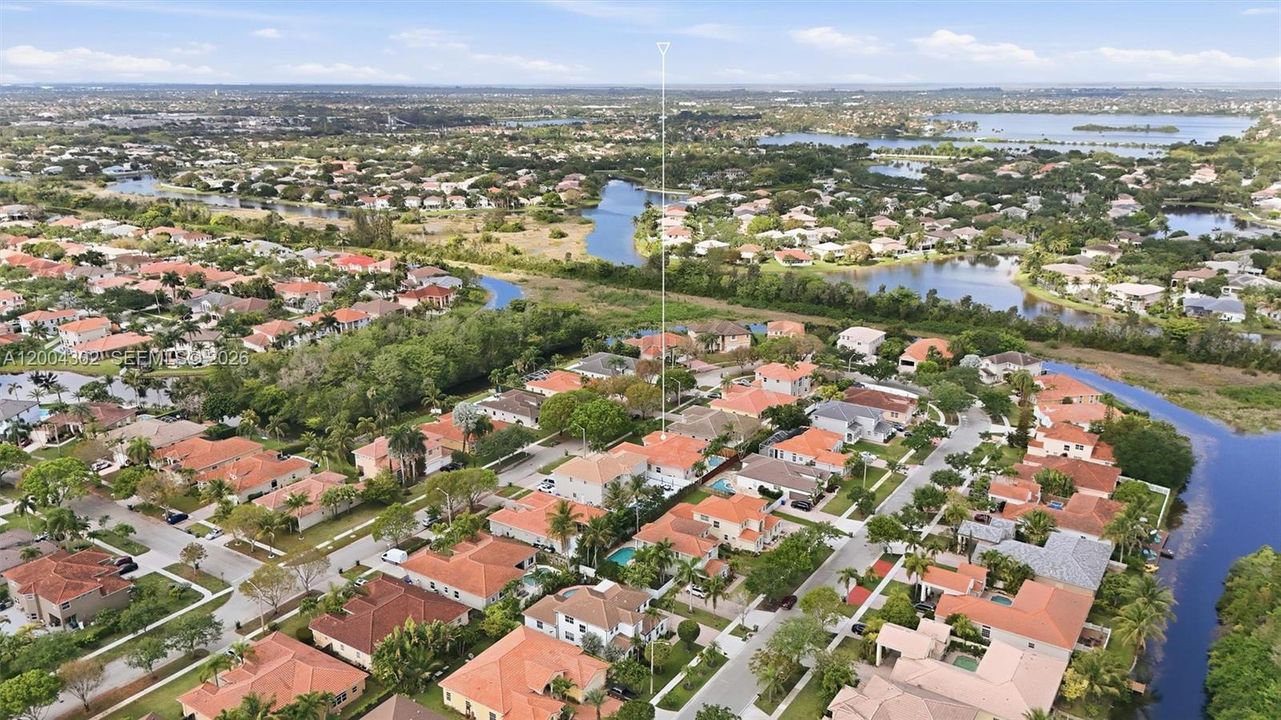 Activo con contrato: $850,000 (4 camas, 2 baños, 2628 Pies cuadrados)