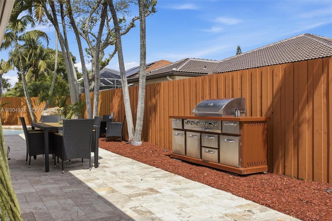 Activo con contrato: $850,000 (4 camas, 2 baños, 2628 Pies cuadrados)