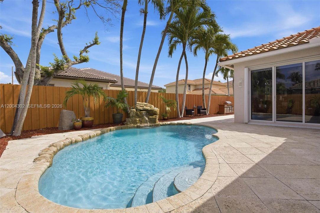 Activo con contrato: $850,000 (4 camas, 2 baños, 2628 Pies cuadrados)