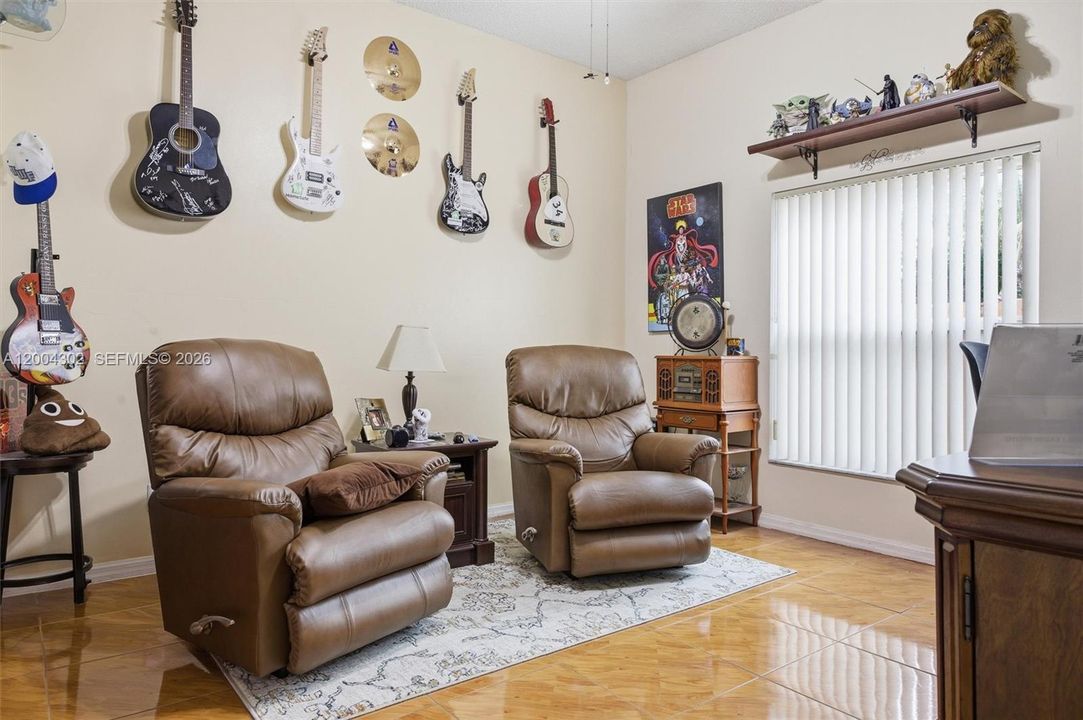 Activo con contrato: $850,000 (4 camas, 2 baños, 2628 Pies cuadrados)