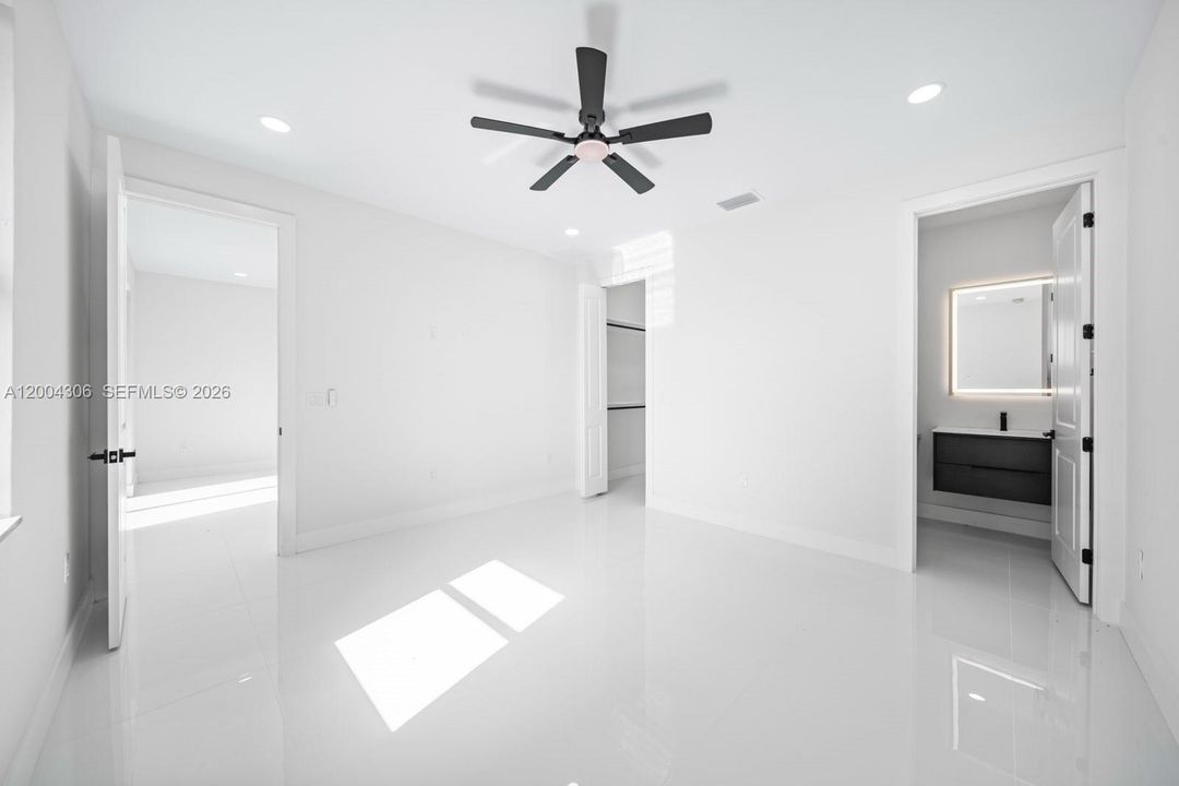 For Sale: $290,000 (3 beds, 2 baths, 1207 Square Feet)