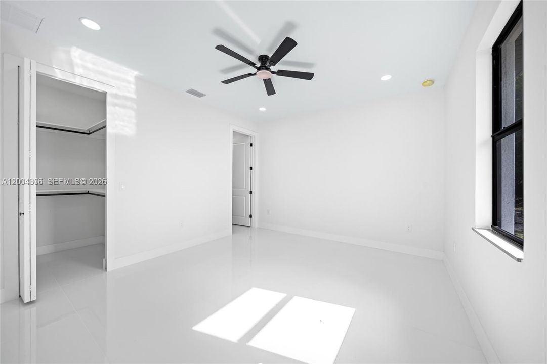 For Sale: $290,000 (3 beds, 2 baths, 1207 Square Feet)