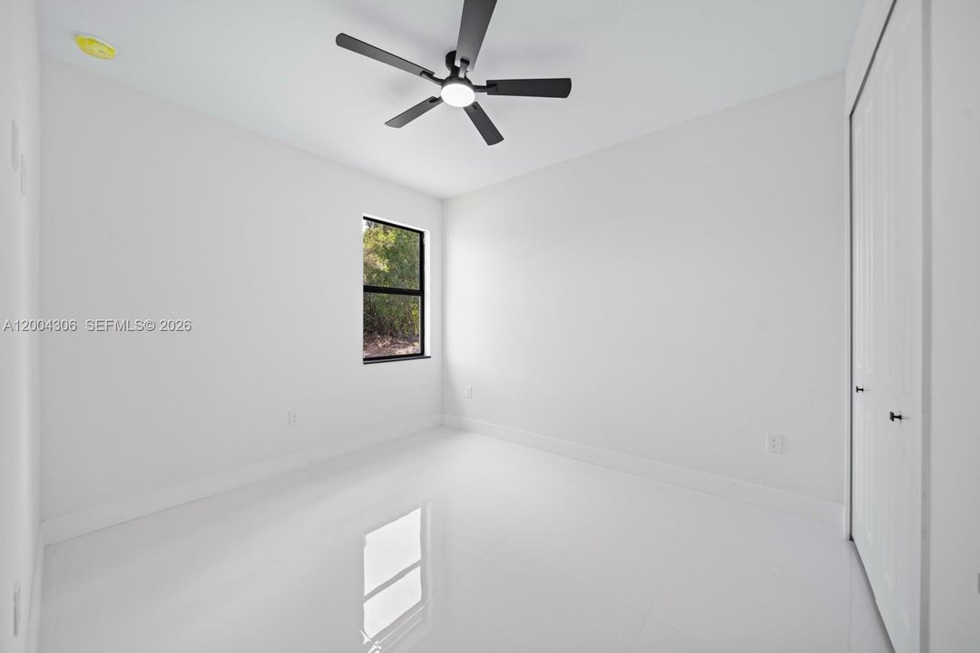 For Sale: $290,000 (3 beds, 2 baths, 1207 Square Feet)