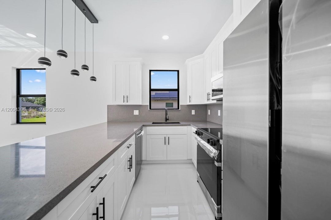 For Sale: $290,000 (3 beds, 2 baths, 1207 Square Feet)