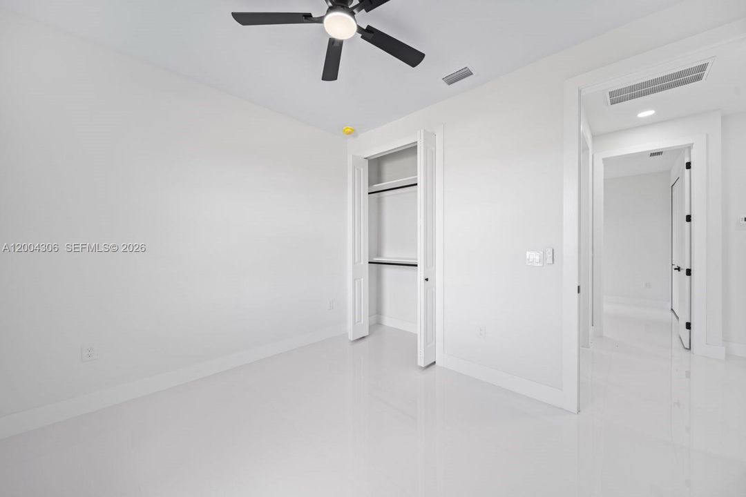 For Sale: $290,000 (3 beds, 2 baths, 1207 Square Feet)