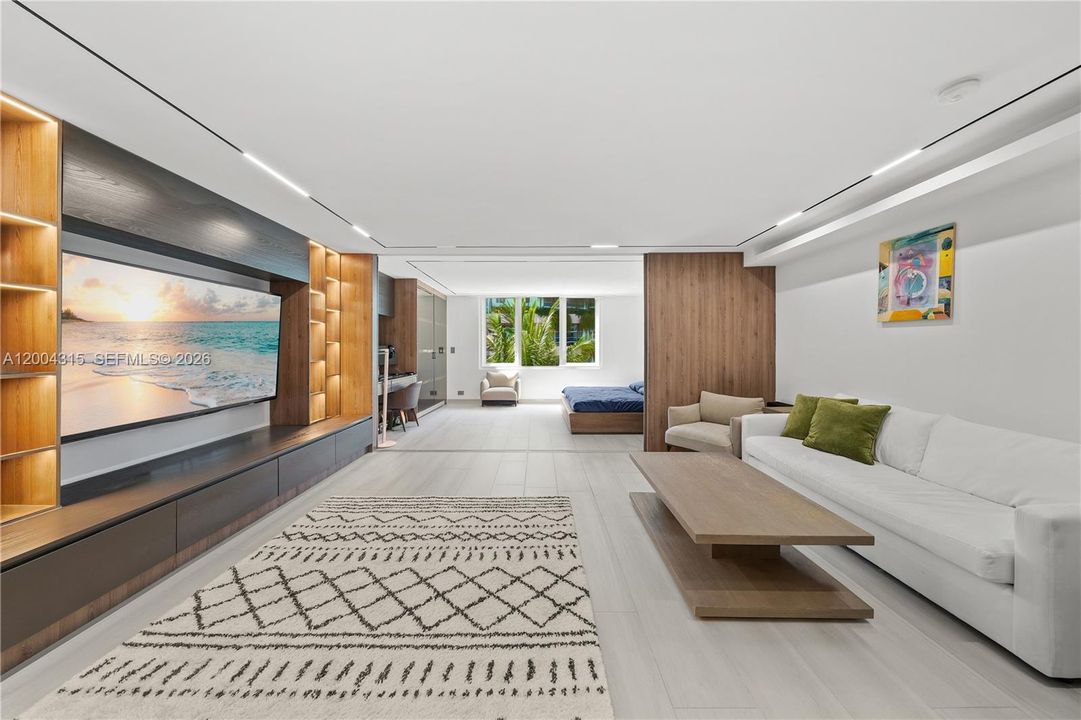 For Sale: $870,000 (0 beds, 1 baths, 760 Square Feet)