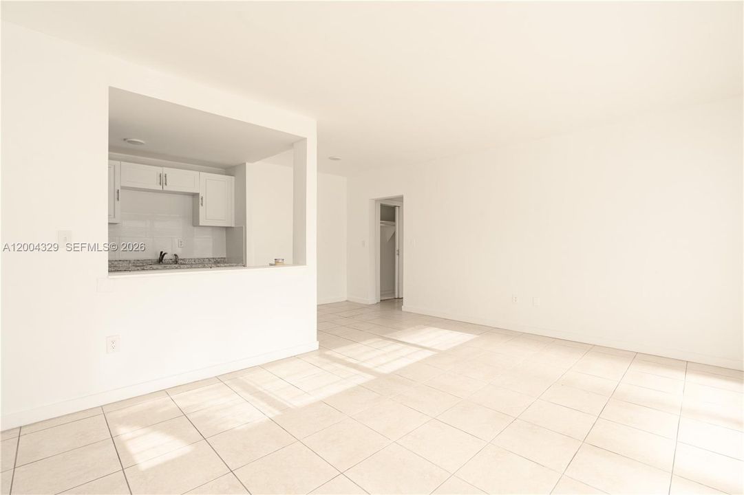 Active With Contract: $1,699 (1 beds, 1 baths, 800 Square Feet)