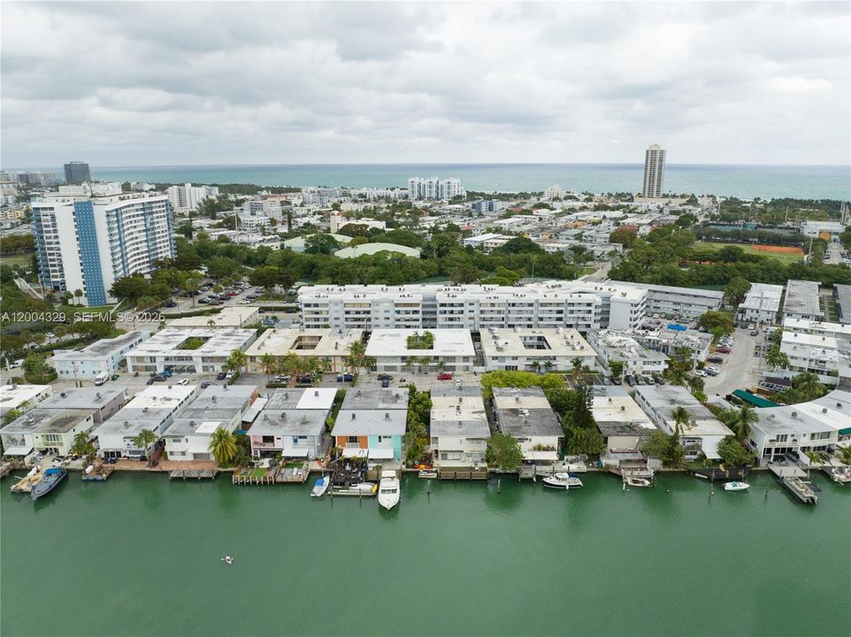 Active With Contract: $1,699 (1 beds, 1 baths, 800 Square Feet)