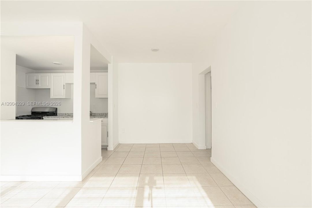 Active With Contract: $1,699 (1 beds, 1 baths, 800 Square Feet)