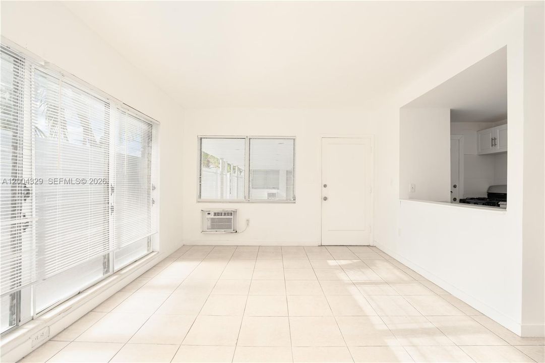 Active With Contract: $1,699 (1 beds, 1 baths, 800 Square Feet)