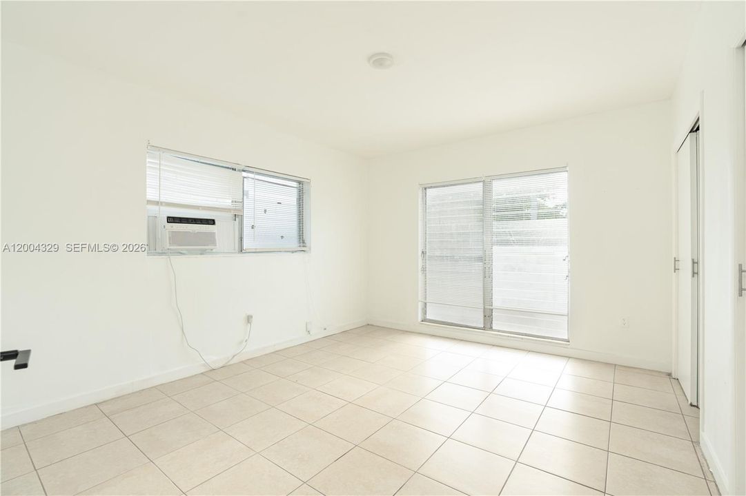 Active With Contract: $1,699 (1 beds, 1 baths, 800 Square Feet)