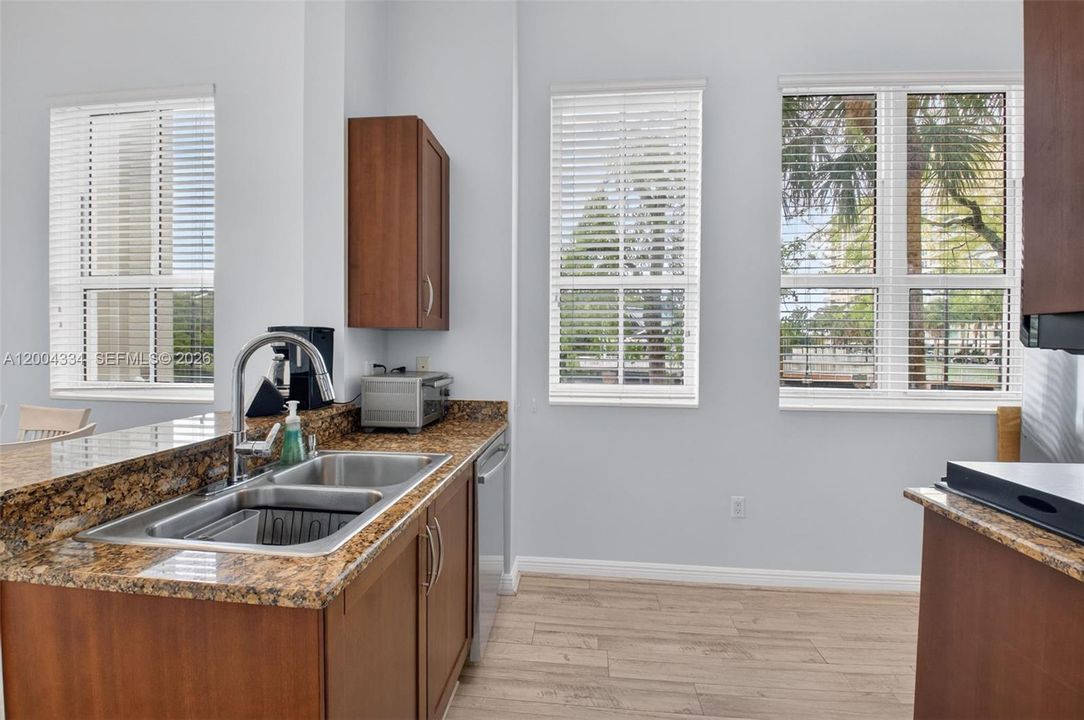 For Sale: $525,000 (3 beds, 2 baths, 1685 Square Feet)