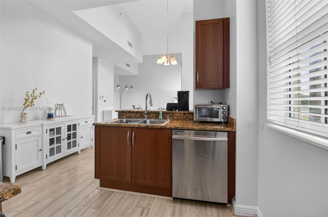 For Sale: $525,000 (3 beds, 2 baths, 1685 Square Feet)