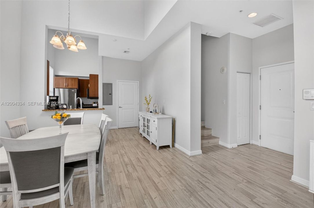 For Sale: $525,000 (3 beds, 2 baths, 1685 Square Feet)