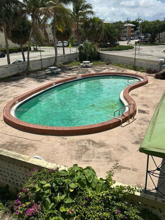 For Sale: $164,995 (1 beds, 1 baths, 722 Square Feet)