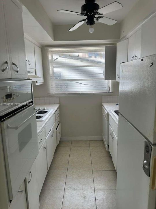 For Sale: $164,995 (1 beds, 1 baths, 722 Square Feet)