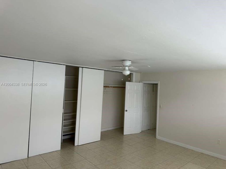 For Sale: $164,995 (1 beds, 1 baths, 722 Square Feet)