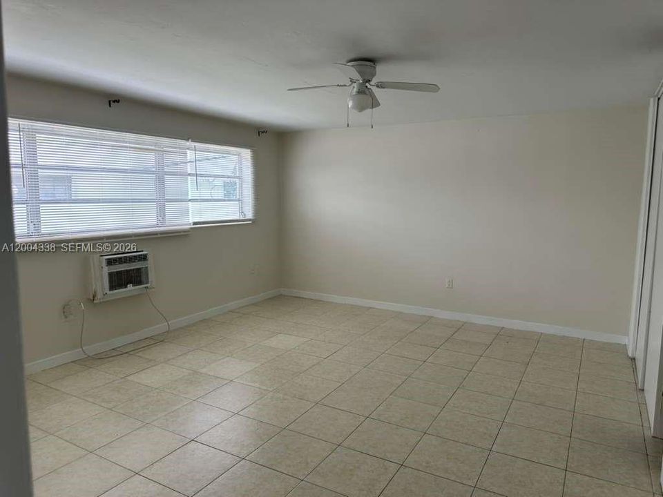 For Sale: $164,995 (1 beds, 1 baths, 722 Square Feet)