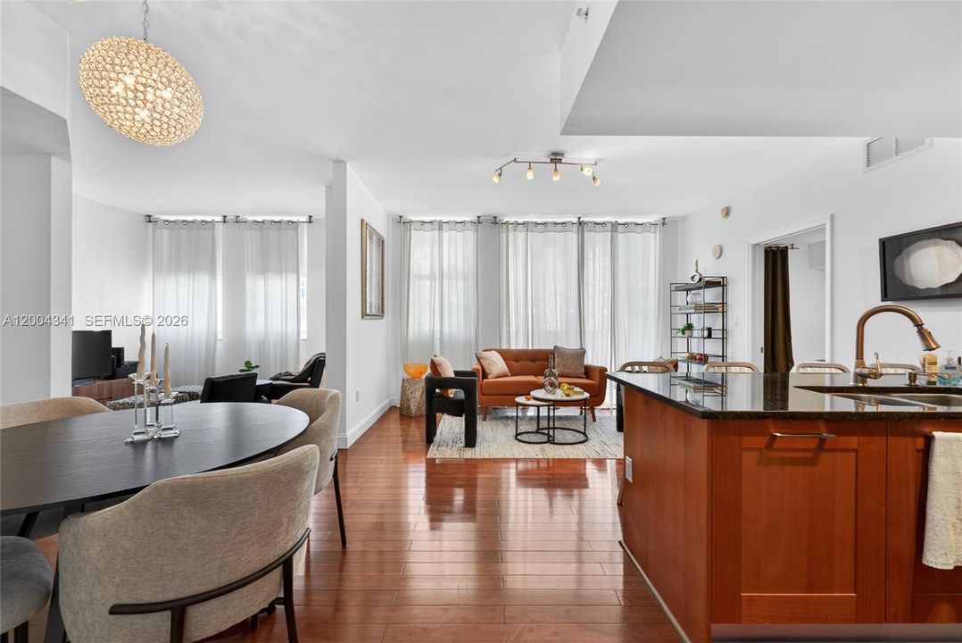 For Sale: $590,000 (2 beds, 2 baths, 1066 Square Feet)