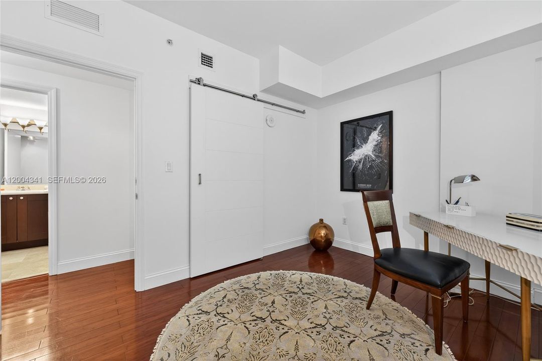 For Sale: $590,000 (2 beds, 2 baths, 1066 Square Feet)