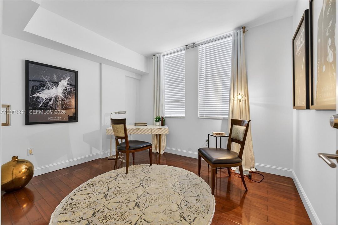 For Sale: $590,000 (2 beds, 2 baths, 1066 Square Feet)