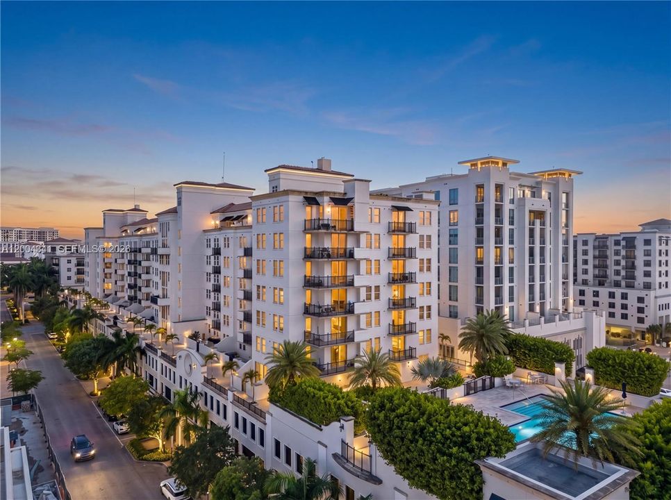 For Sale: $590,000 (2 beds, 2 baths, 1066 Square Feet)