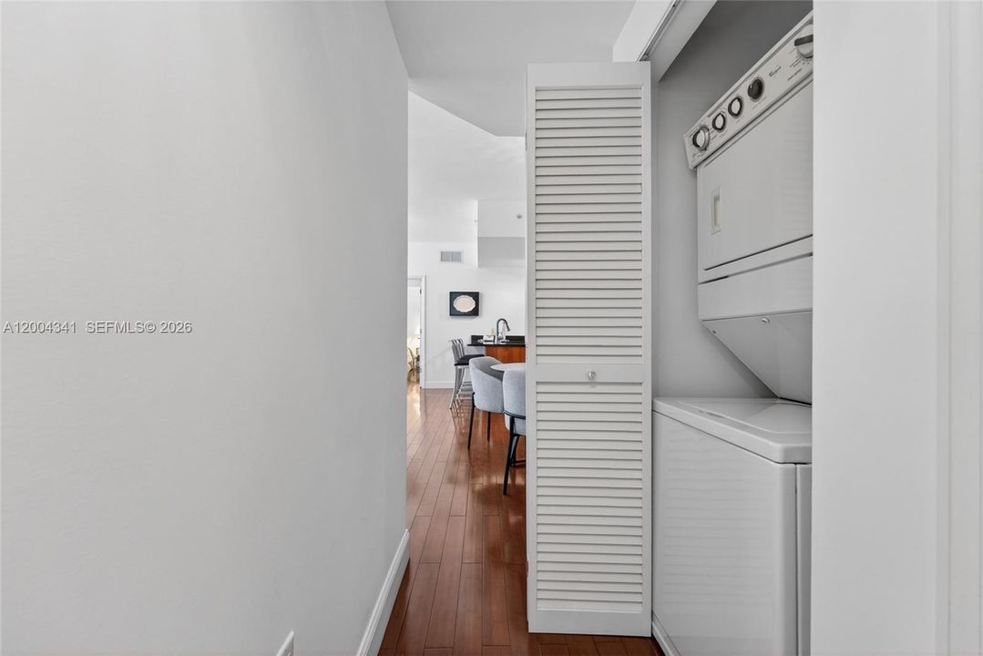 For Sale: $590,000 (2 beds, 2 baths, 1066 Square Feet)