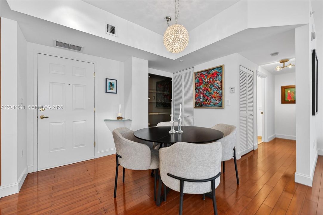 For Sale: $590,000 (2 beds, 2 baths, 1066 Square Feet)