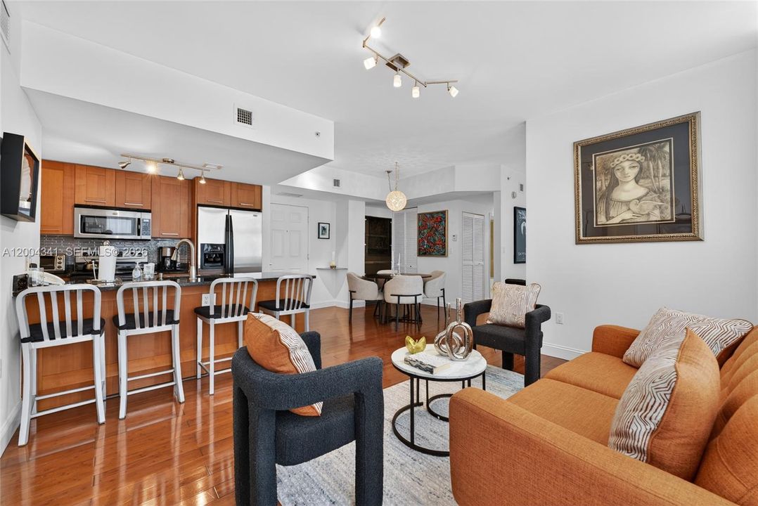 For Sale: $590,000 (2 beds, 2 baths, 1066 Square Feet)