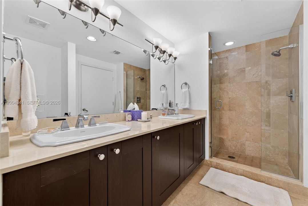 For Sale: $590,000 (2 beds, 2 baths, 1066 Square Feet)