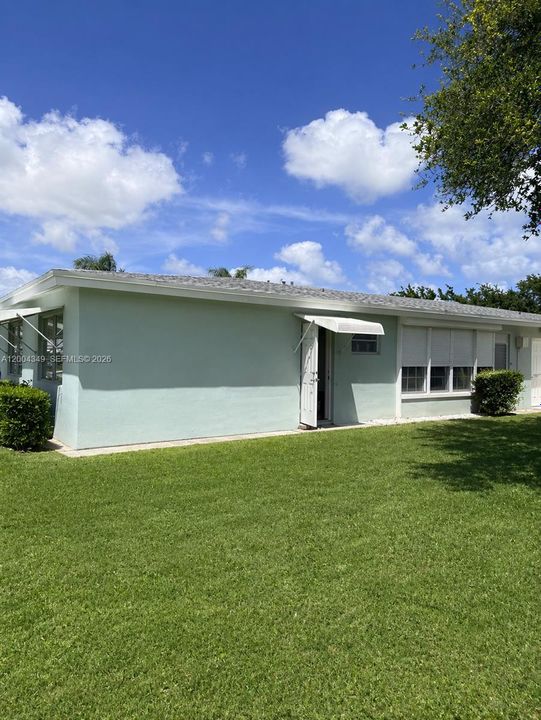 For Sale: $250,000 (2 beds, 2 baths, 1175 Square Feet)