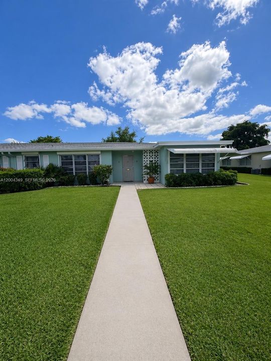 For Sale: $250,000 (2 beds, 2 baths, 1175 Square Feet)