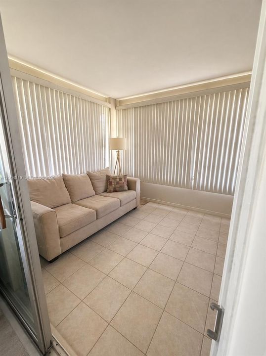 For Sale: $250,000 (2 beds, 2 baths, 1175 Square Feet)